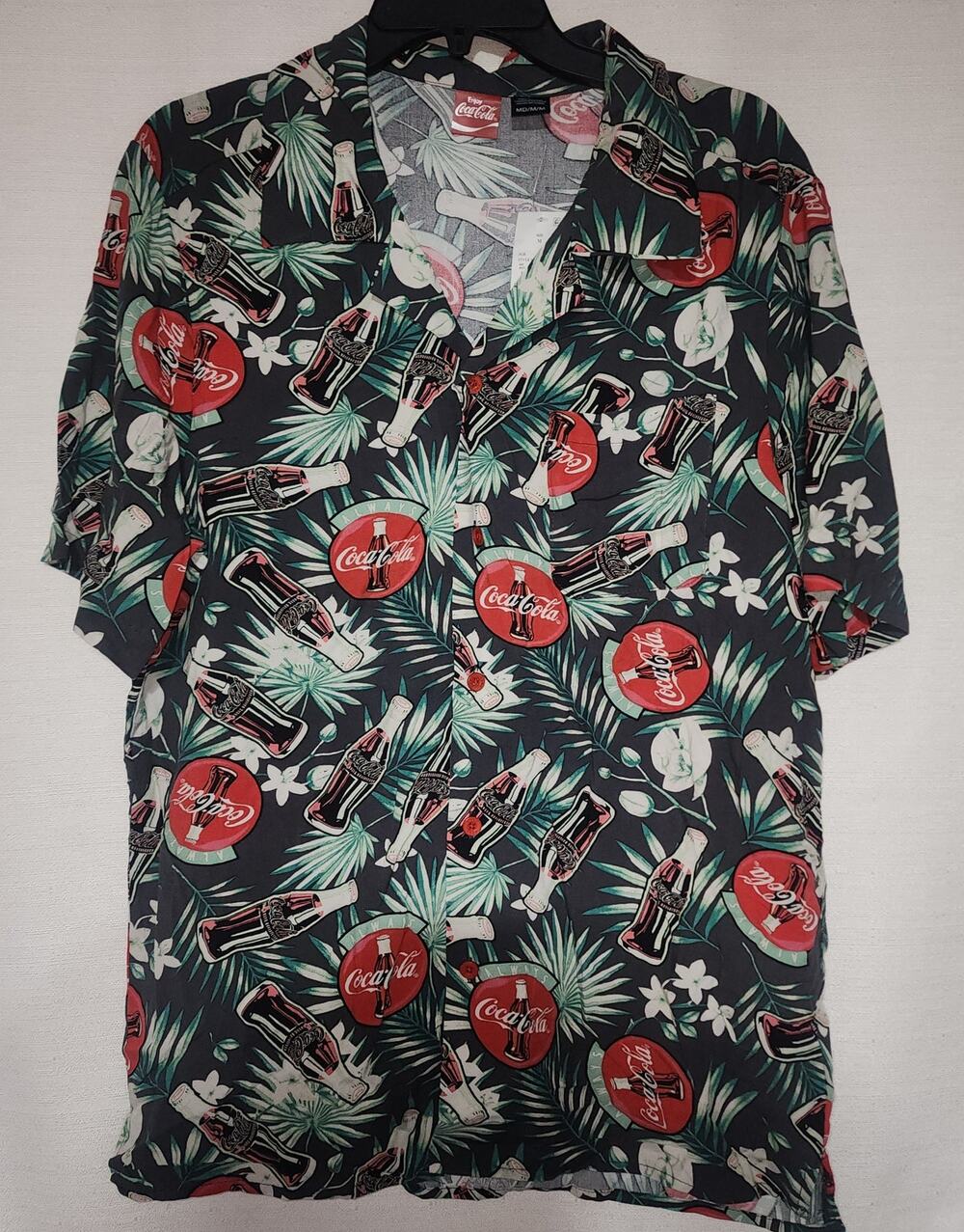 Coca cola collared button down short sleeve shirt medium